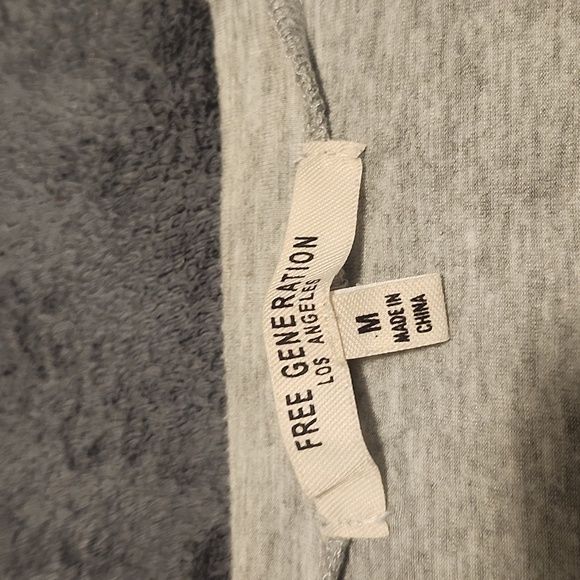 Free Generation short sleeve tee. Size Medium - Picture 3 of 4